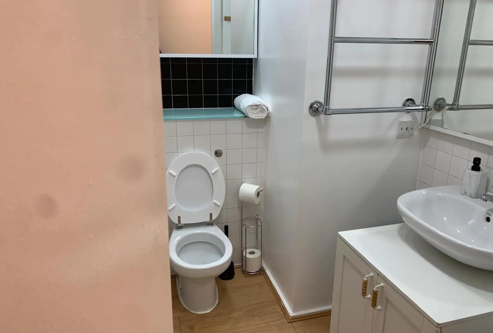 Cozy Entire 1 Bed Flat No Parties No Events, Free Onsite Parking Apartamento Barking   Barking (Greater London)