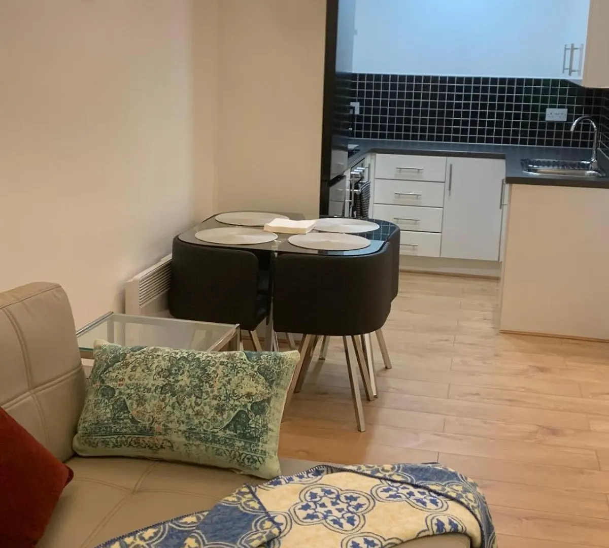 Cozy Entire 1 Bed Flat No Parties No Events, Free Onsite Parking Apartamento Barking  0*, Barking (Greater London)